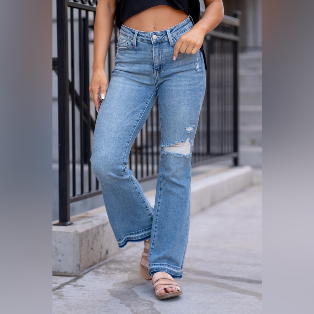 Judy Blue Bootcut Jeans Distressed Medium Wash Raw Hem Women’s 3/26 Ripped Jeans